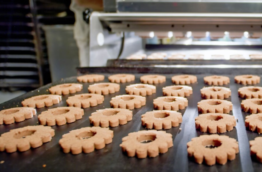 Dlaczego maszyny cukiernicze pozwalają lepiej planować produkcję w ciągu dnia?